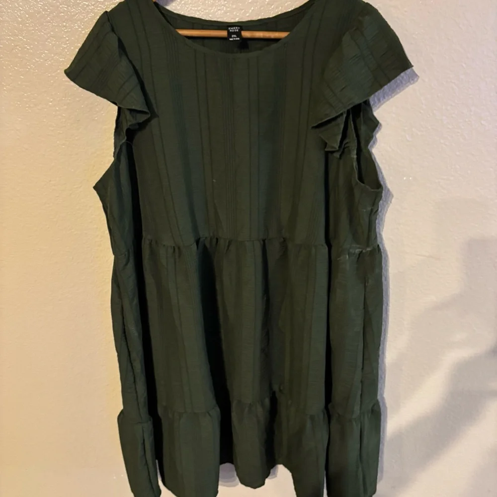 Green Ruffle Sleeve Dress - Picture 3 of 6